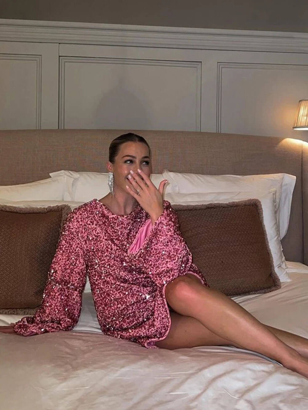 Janice | robe à paillettes avec nœud et fermeture à nœud