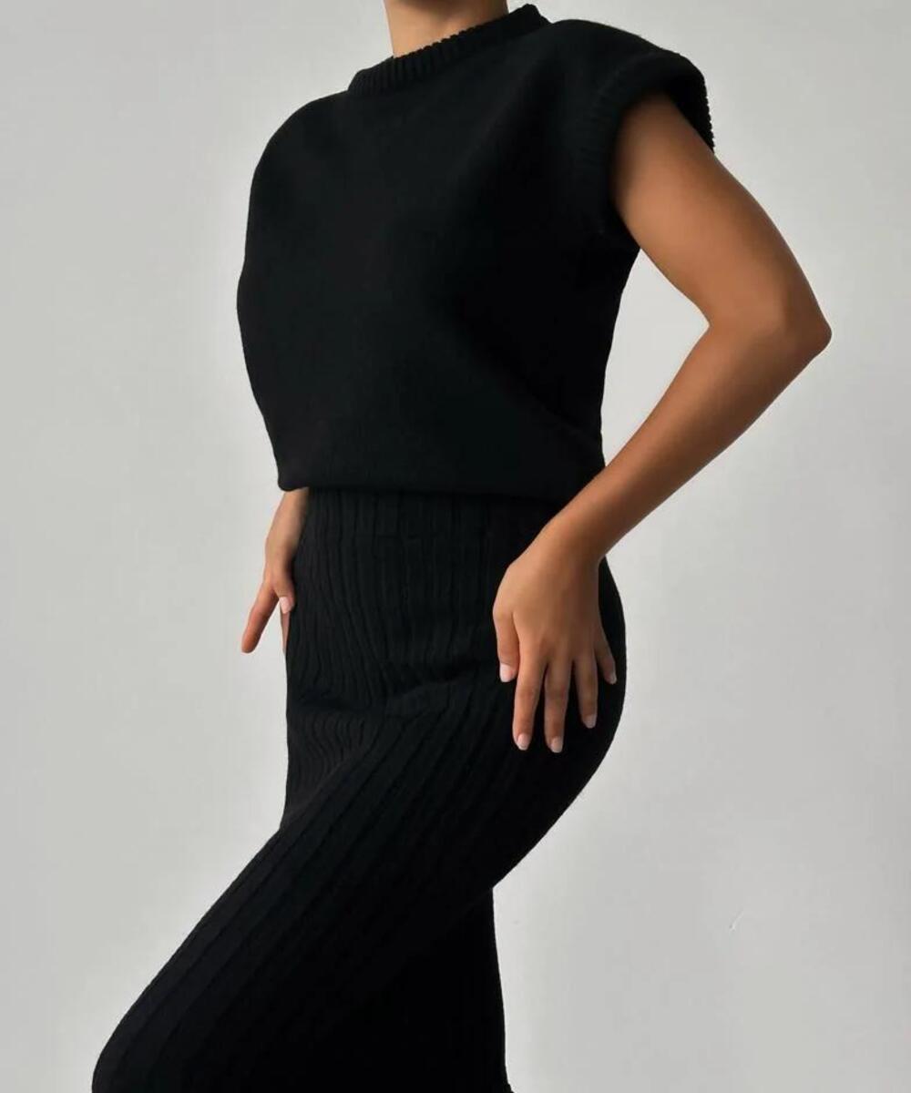 Lynn | Ensemble deux pièces composé d'un cardigan sans manches et d'une jupe tricotée