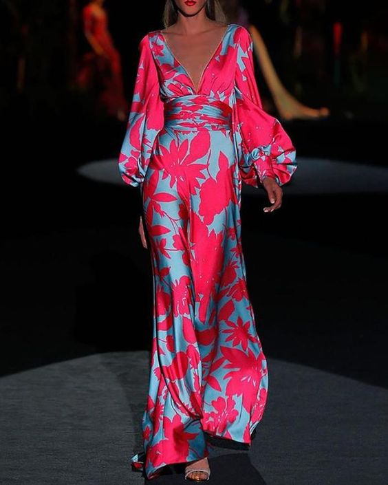 Brenda | Robe à la mode avec décolleté en V