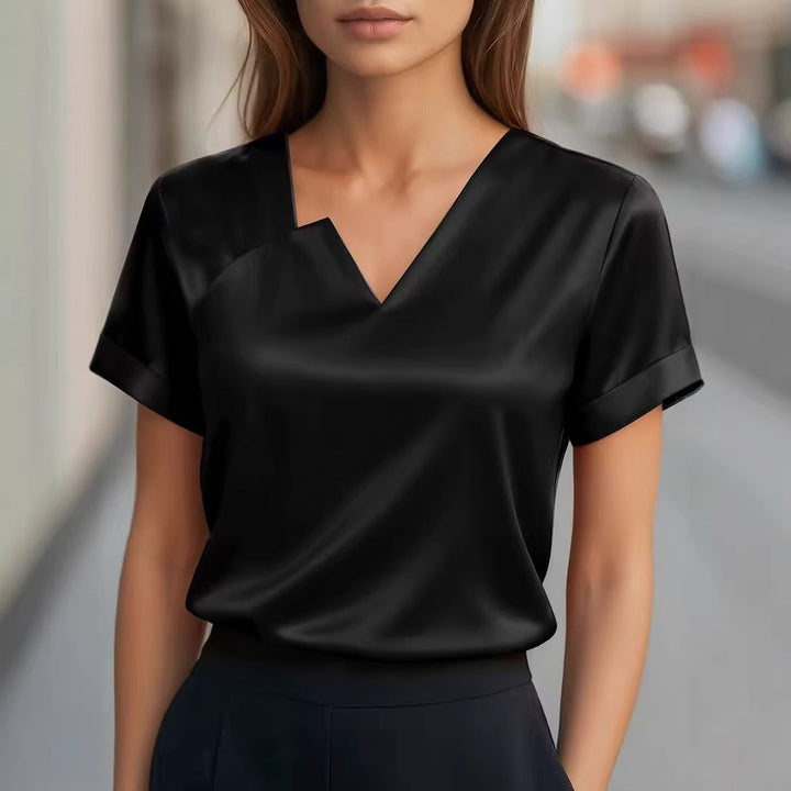 Patrisha - Chemisier satiné asymétrique à col V et manches courtes