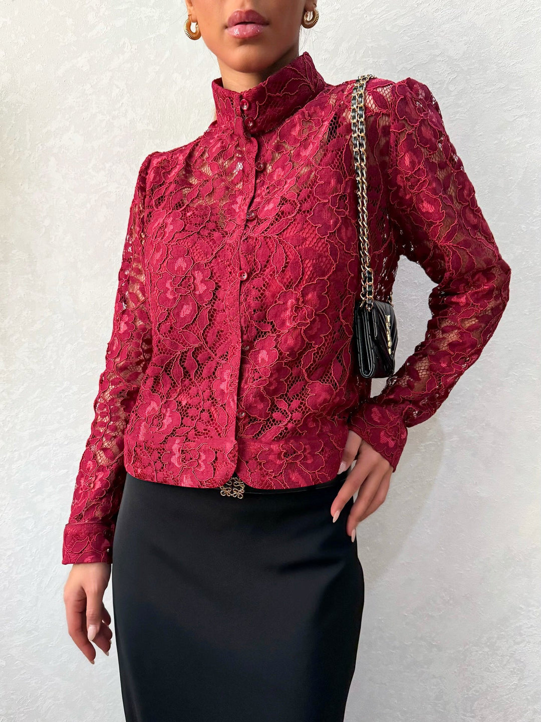 Adelia - Blouse élégante en dentelle florale à col montant et manches longues