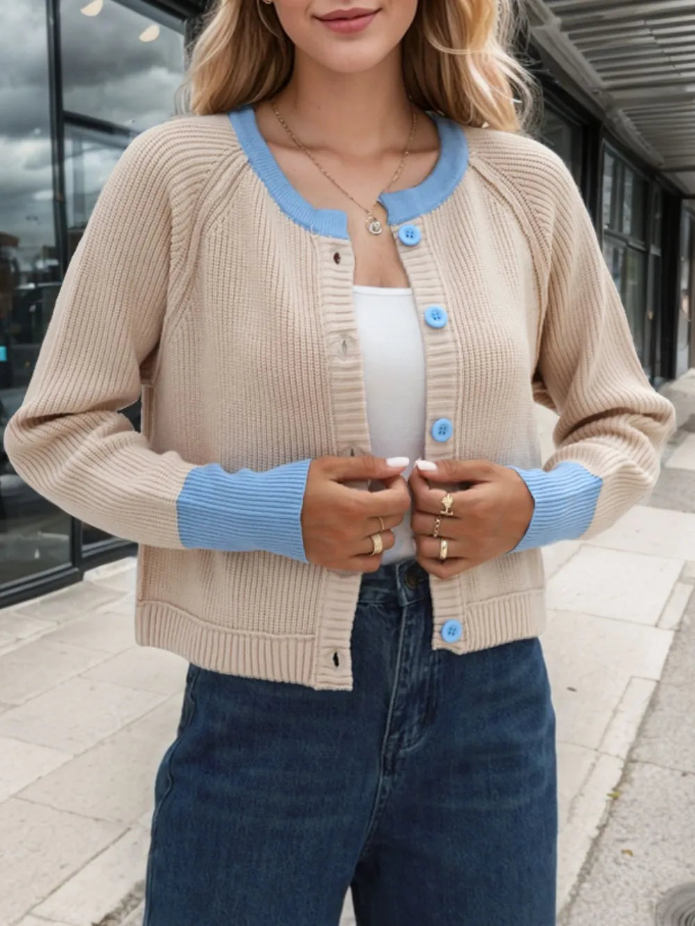 Eleanora - Cardigan court à manches longues boutonné et contrasté