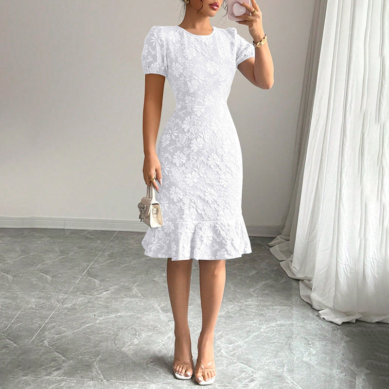 Veyana - Robe moulante jacquard floral à manches bouffantes et ourlet volanté