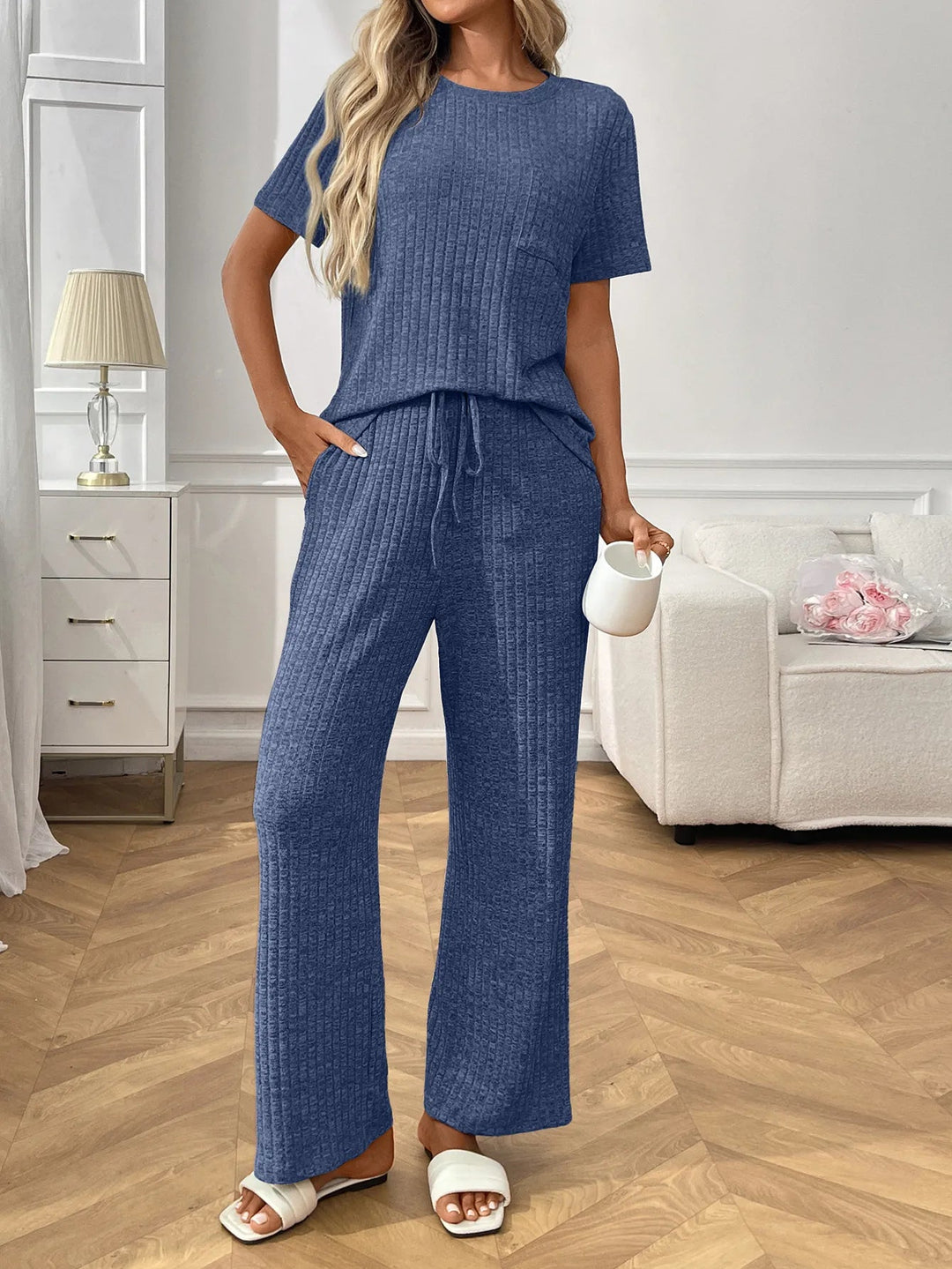 Helene - Ensemble coordonné élégant en maille côtelée avec haut manches courtes et pantalon