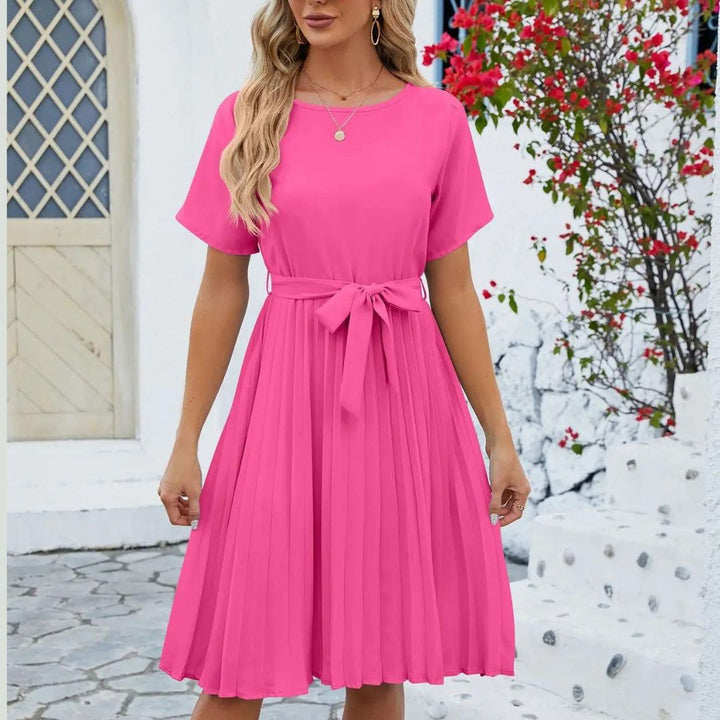 Leto | Robe midi classique plissée avec ceinture à nouer