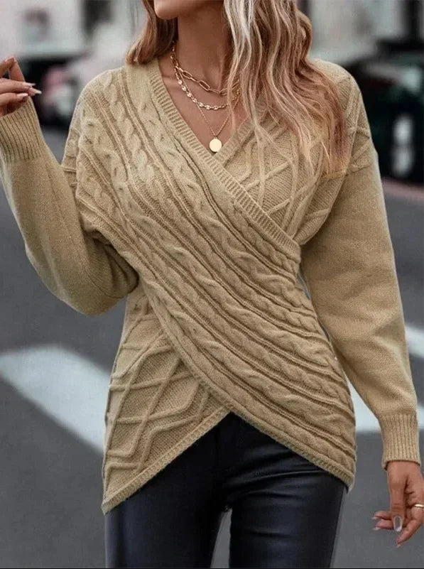 Hannelore - Pull cache-cœur ajusté tendance avec ourlet asymétrique