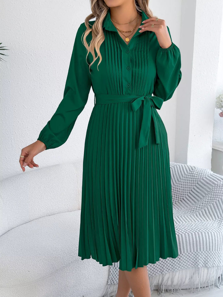 Nikayla - Robe élégante plissée à manches longues avec taille à nouer