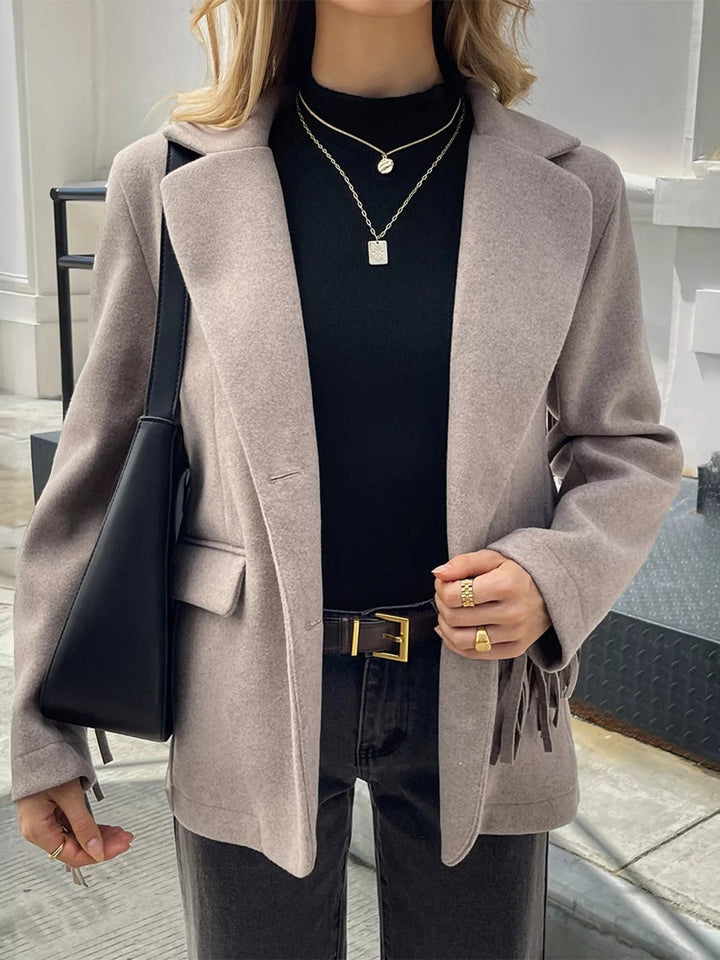 Michella - Blazer Court Élégant à Col Mandarin et Boutons