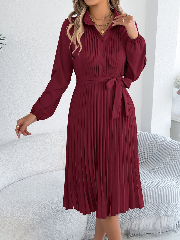 Nikayla - Robe élégante plissée à manches longues avec taille à nouer