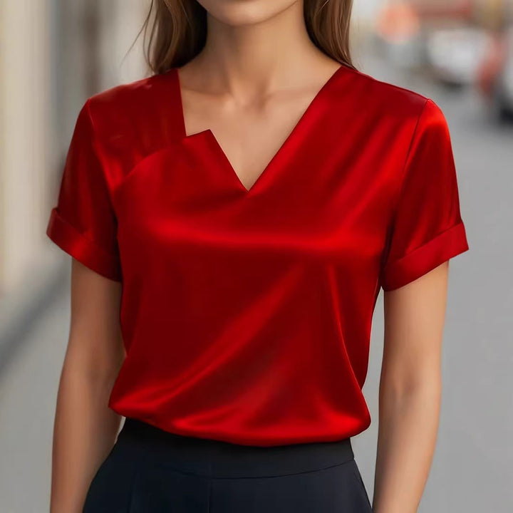 Patrisha - Chemisier satiné asymétrique à col V et manches courtes