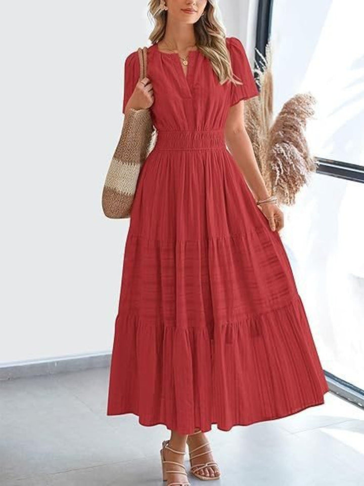 Abi - Robe élégante coupe A-line à étages avec manches courtes et col échancré