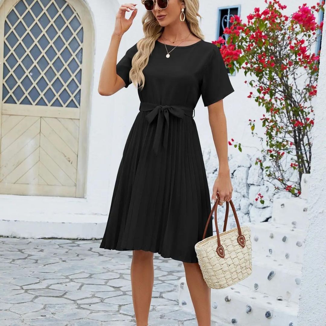 Leto | Robe midi classique plissée avec ceinture à nouer