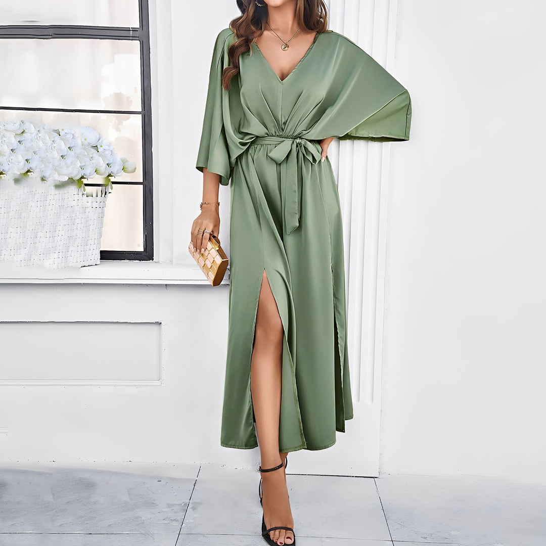 Kylie - Robe longue fluide à col V avec manches évasées et fente