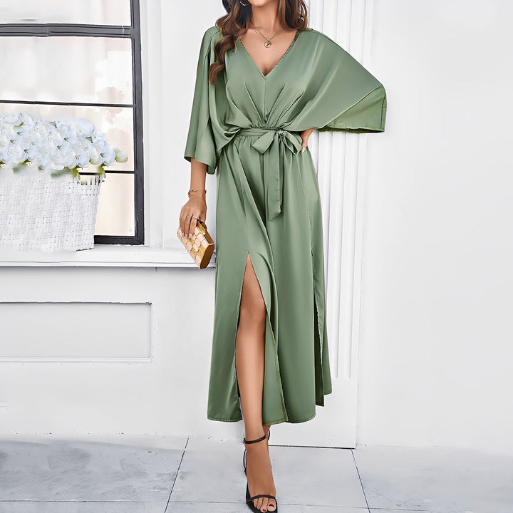 Kylie - Robe longue fluide à col V avec manches évasées et fente