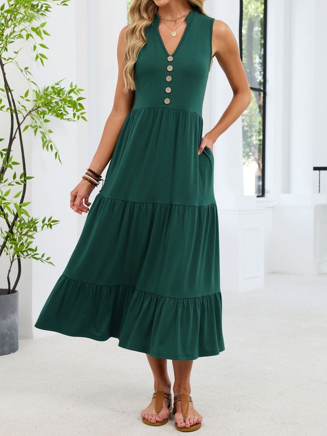 Vanira - Robe midi décontractée ample sans manches à col échancré et volants étagés