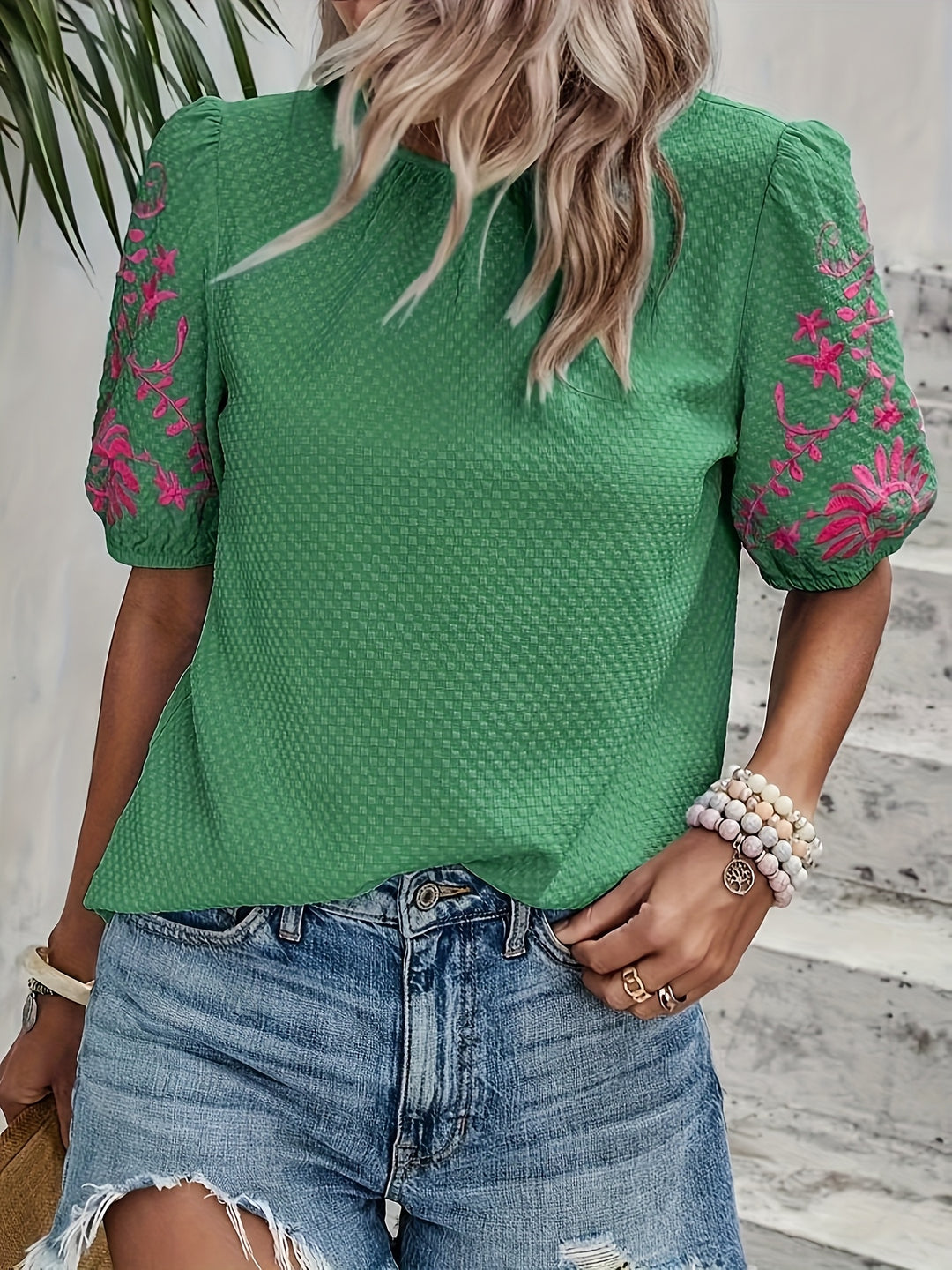 Wildina - Blouse élégante à manches brodées florales