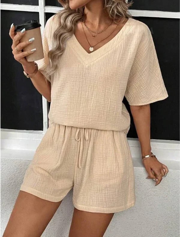 Aline - Ensemble chic t-shirt ample col en V et short