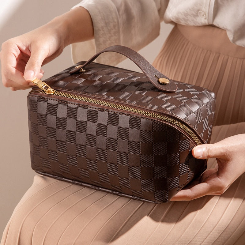 Janine | Luxueuse trousse de toilette à carreaux