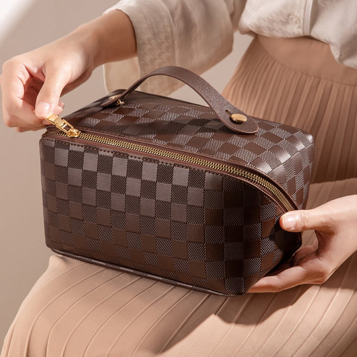 Janine | Luxueuse trousse de toilette à carreaux