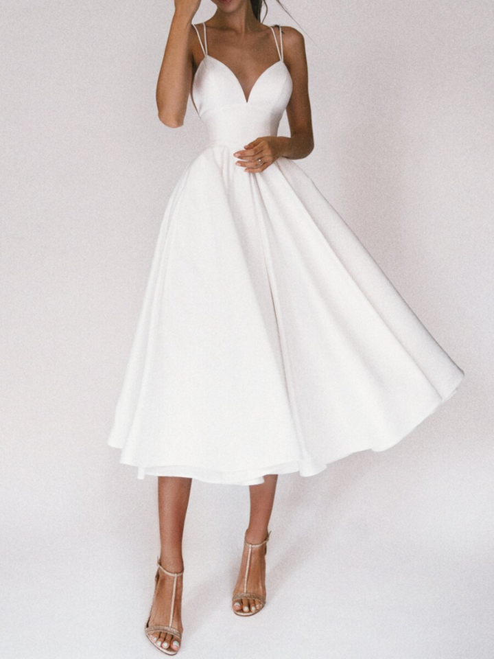 Briyala | Robe élégante avec décolleté en V et bretelles