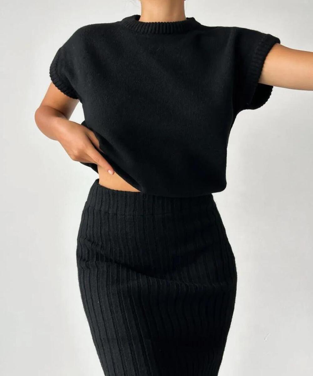 Lynn | Ensemble deux pièces composé d'un cardigan sans manches et d'une jupe tricotée