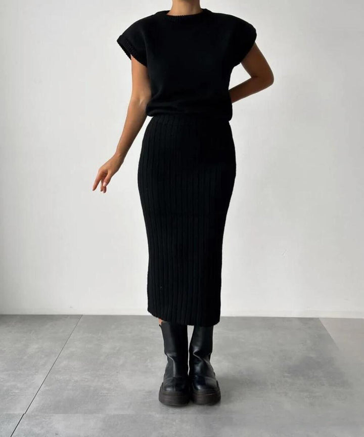 Lynn | Ensemble deux pièces composé d'un cardigan sans manches et d'une jupe tricotée