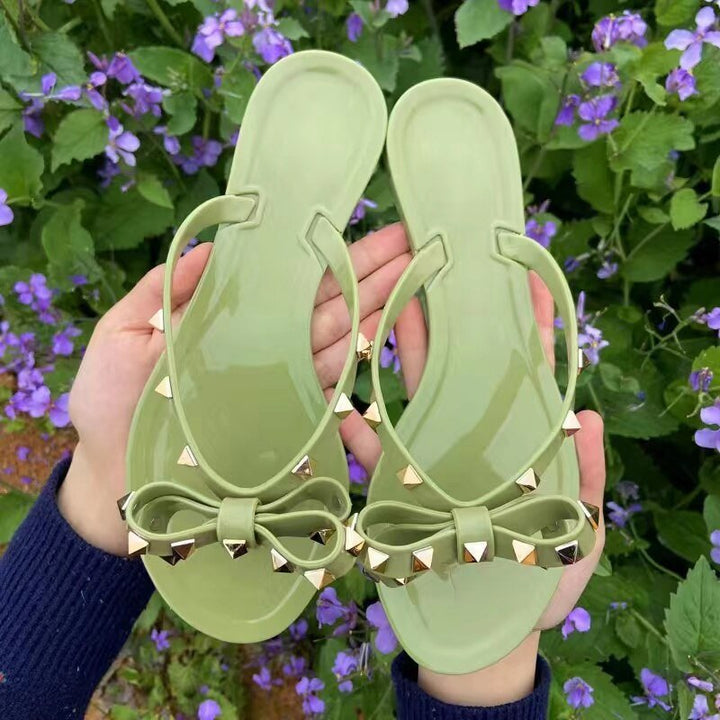 Saar | Sandales à tongs avec nœuds et rivets